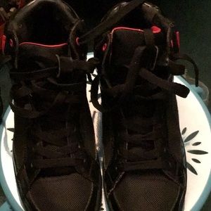Sneakers black with little red at the top